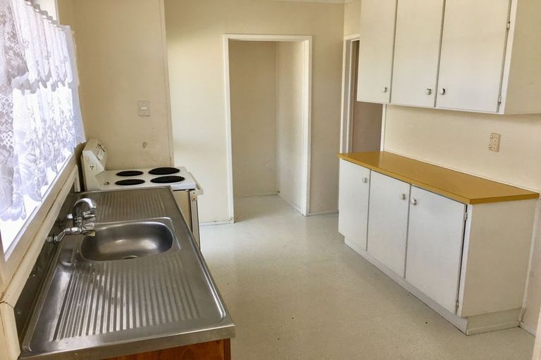 Photo of property in 390 Bucklands Beach Road, Bucklands Beach, Auckland, 2012