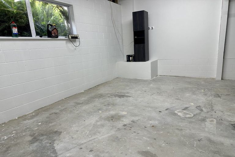 Photo of property in 1/45 Rothesay Bay Road, Rothesay Bay, Auckland, 0630