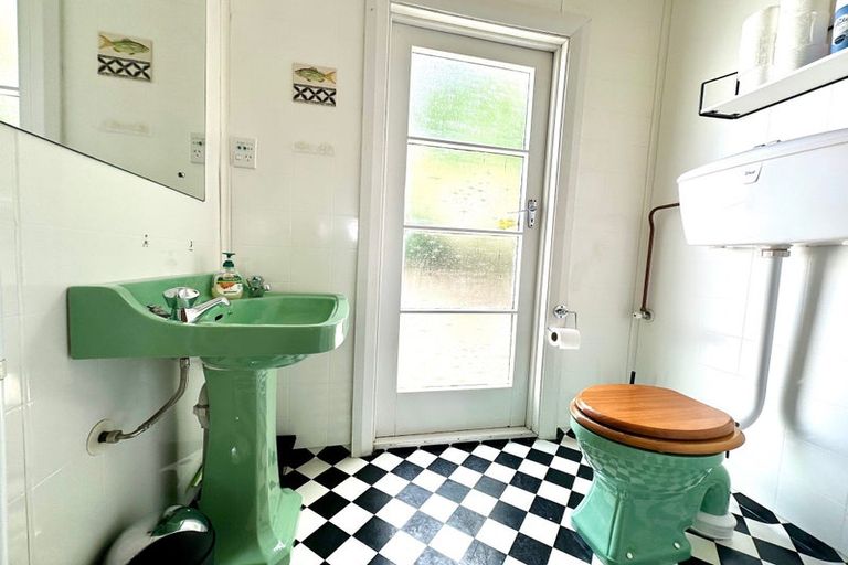 Photo of property in 14 Moana Street, Kaka Point, 9271