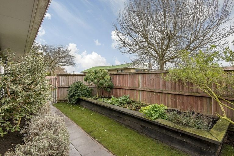 Photo of property in 2/24a Croziers Road, St Albans, Christchurch, 8052