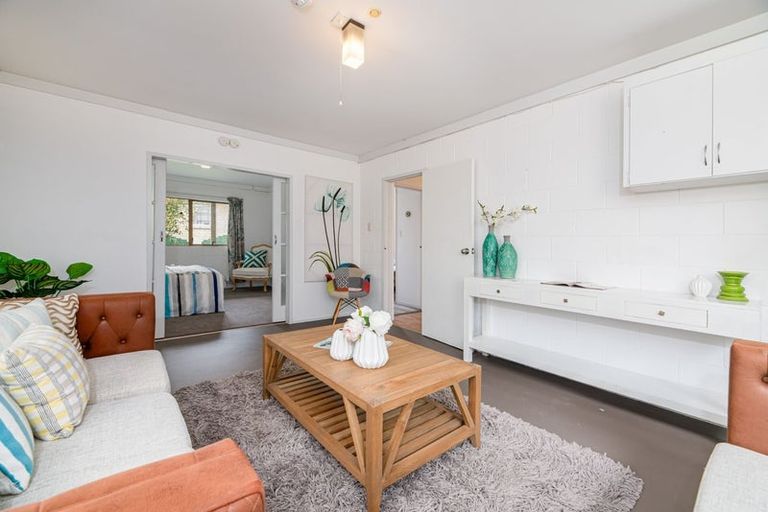 Photo of property in 46 Spence Road, Henderson, Auckland, 0612