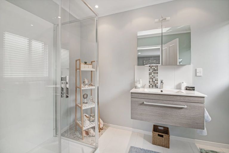 Photo of property in 896 Whangaparaoa Road, Manly, Whangaparaoa, 0930