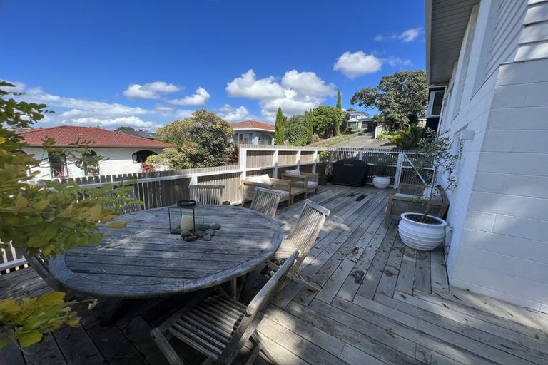 Photo of property in 1/4 Beach Road, Castor Bay, Auckland, 0620