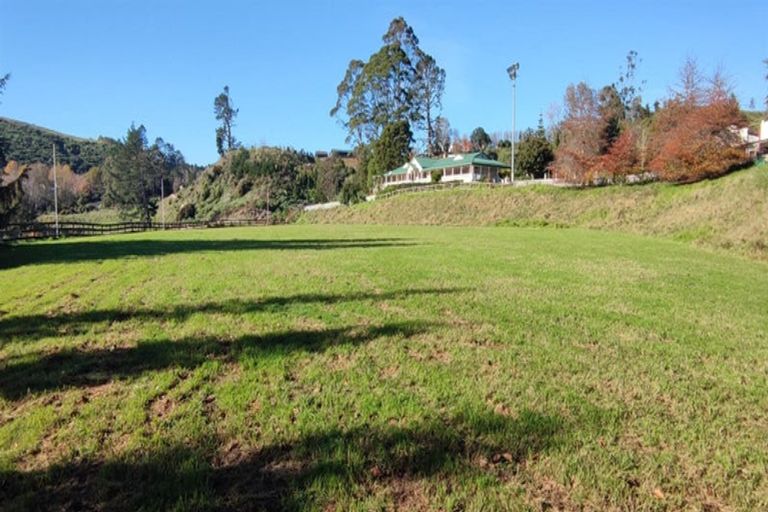 Photo of property in 59 Chamberlain Road, Bombay, 2675