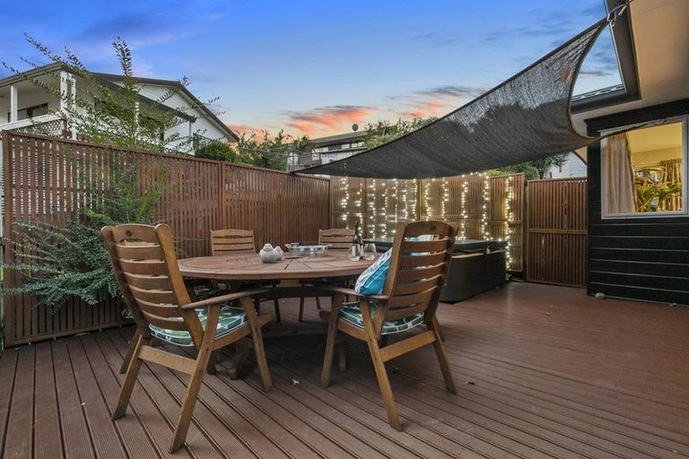 Photo of property in 10 Springtime Crescent, Stanmore Bay, Whangaparaoa, 0932