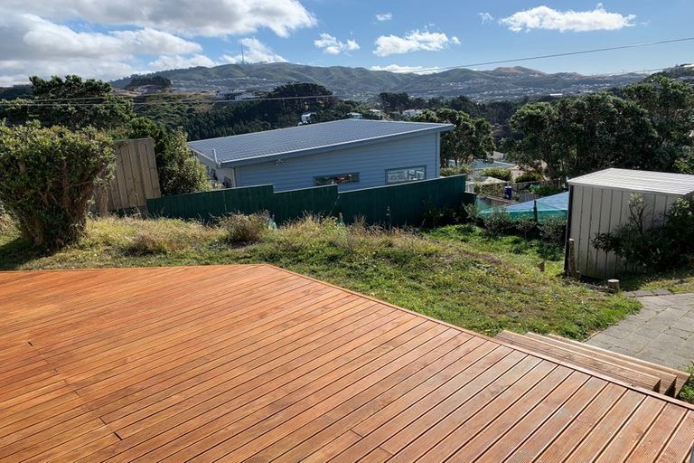 Photo of property in 26 Lyndfield Lane, Newlands, Wellington, 6037