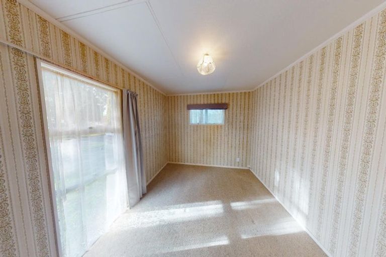 Photo of property in 6 Raglan Avenue, Cloverlea, Palmerston North, 4412