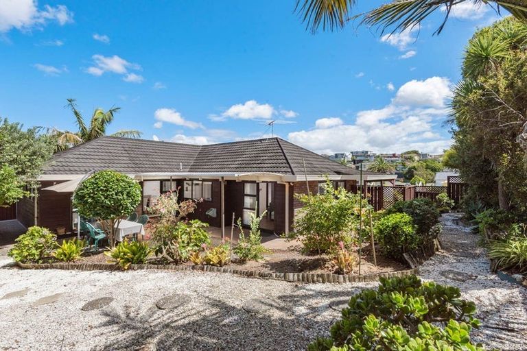 Photo of property in 16 Mako Street, West Harbour, Auckland, 0618