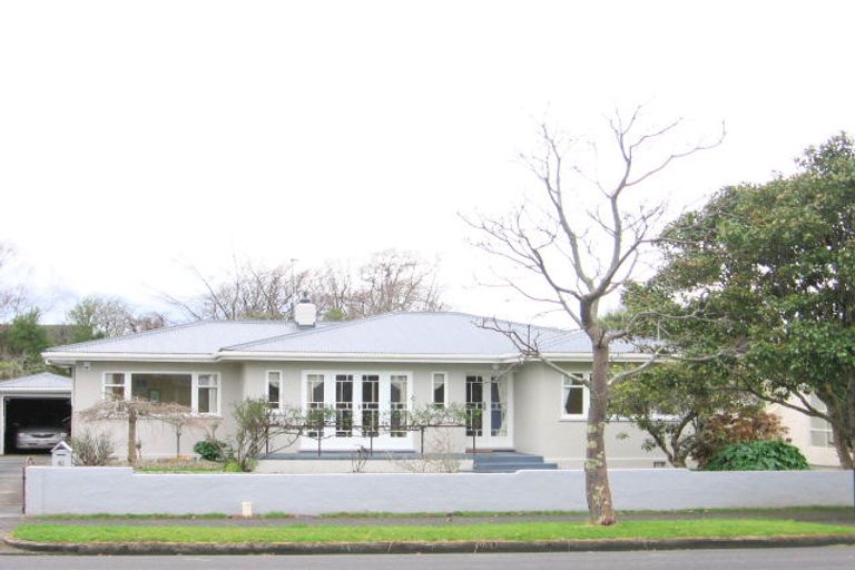 Photo of property in 41 Pahiatua Street, Hokowhitu, Palmerston North, 4410