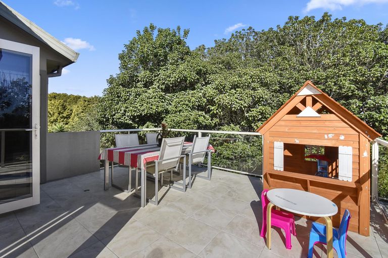 Photo of property in 57a Ribbonwood Crescent, Goodwood Heights, Auckland, 2105
