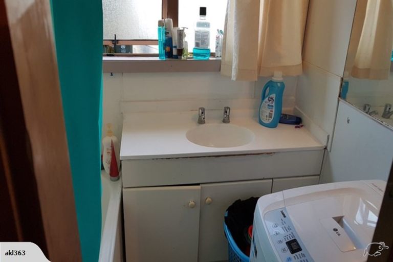 Photo of property in 363 Roscommon Road, Clendon Park, Auckland, 2103