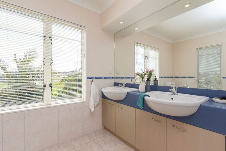 Photo of property in 13 Haven Crest, Somerville, Auckland, 2014