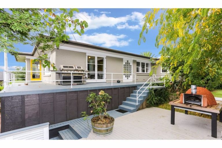 Photo of property in 8 Youngs Road, Papakura, 2110