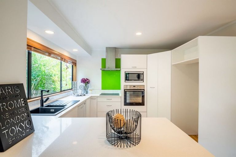 Photo of property in 1/29 Radiata Lane, Chatswood, Auckland, 0626