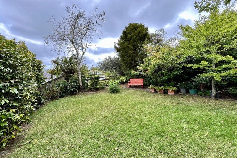 Photo of property in 2/9 Lancelot Place, Glenfield, Auckland, 0629