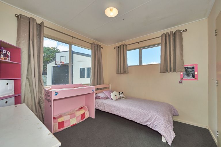 Photo of property in 36 Acacia Street, Kelvin Grove, Palmerston North, 4414