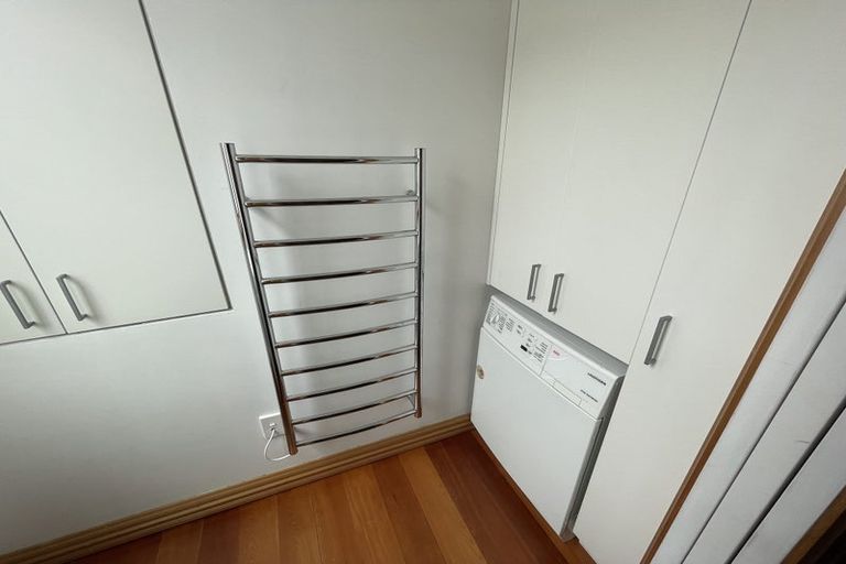 Photo of property in 17 Shannon Street, Mount Victoria, Wellington, 6011