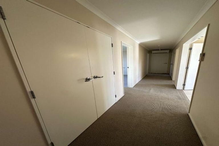 Photo of property in 37 Mcewen Crescent, Riverstone Terraces, Upper Hutt, 5018