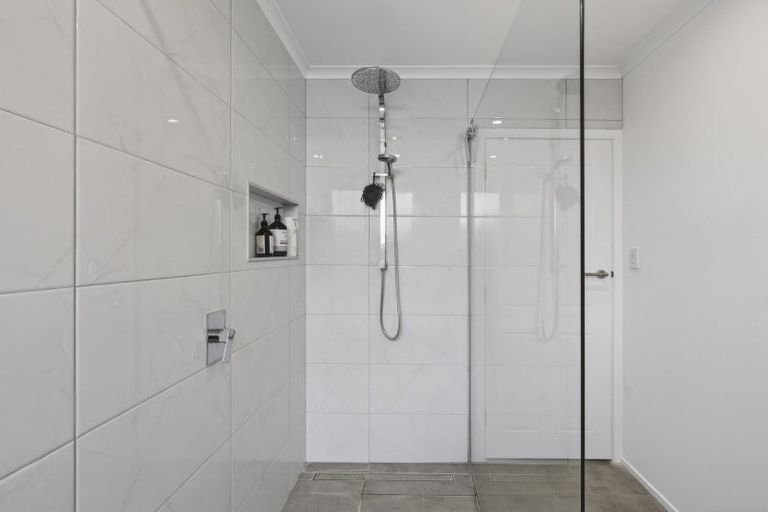 Photo of property in 25 Nevada Drive, Merrilands, New Plymouth, 4312