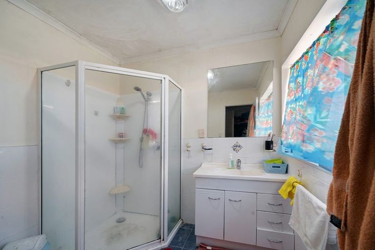 Photo of property in 15 Millstream Drive, Henderson, Auckland, 0610