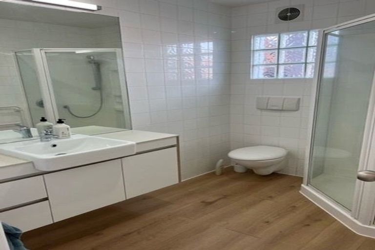 Photo of property in 1/241 Hurstmere Road, Takapuna, Auckland, 0622