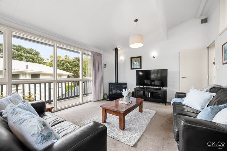 Photo of property in 224 Dowse Drive, Maungaraki, Lower Hutt, 5010