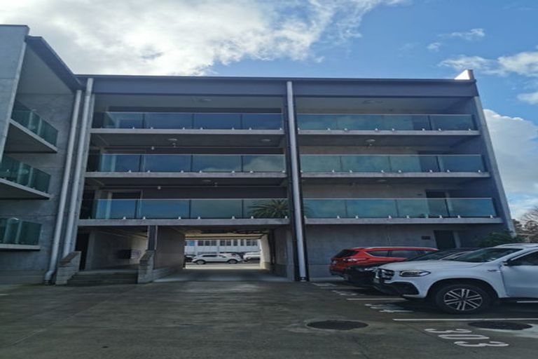 Photo of property in 206/9 East Street, Papakura, 2110