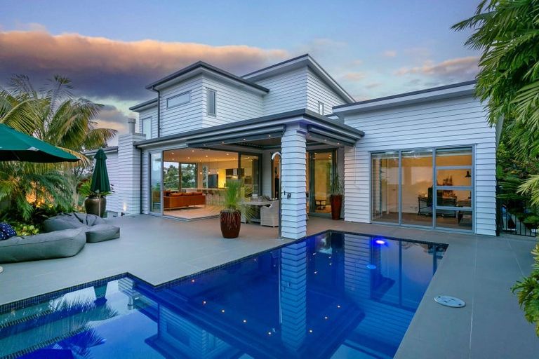 Photo of property in 58a Peter Terrace, Castor Bay, Auckland, 0620