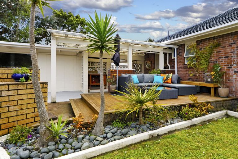 Photo of property in 45 Stottholm Road, Titirangi, Auckland, 0604