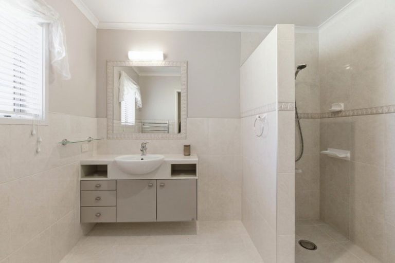 Photo of property in 29 Saint Heliers Place, Papamoa Beach, Papamoa, 3118