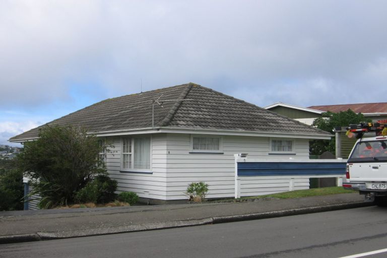 Photo of property in 5 Quigley Street, Newlands, Wellington, 6037