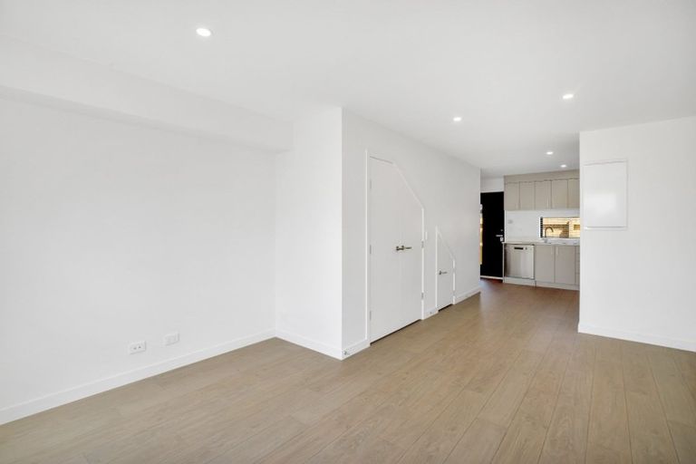 Photo of property in 6/5 Brandon Road, Glen Eden, Auckland, 0602