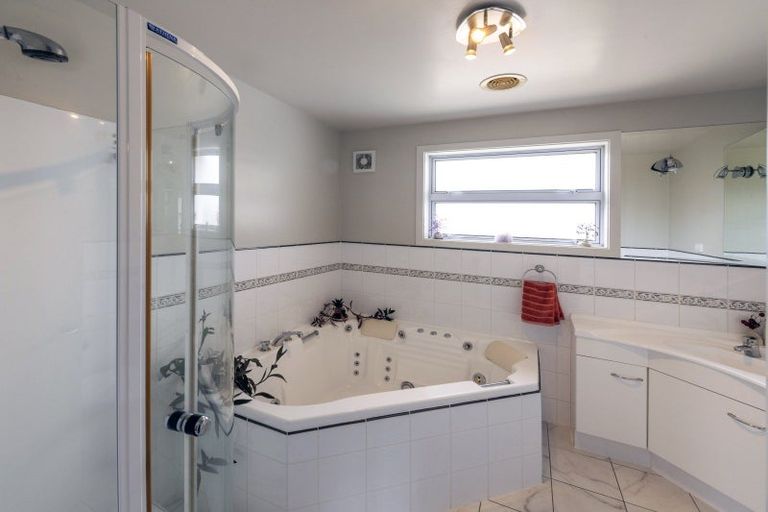 Photo of property in 11 Dart Crescent, Island Bay, Wellington, 6023