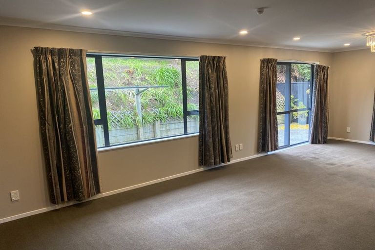 Photo of property in 12 Mcewen Crescent, Riverstone Terraces, Upper Hutt, 5018