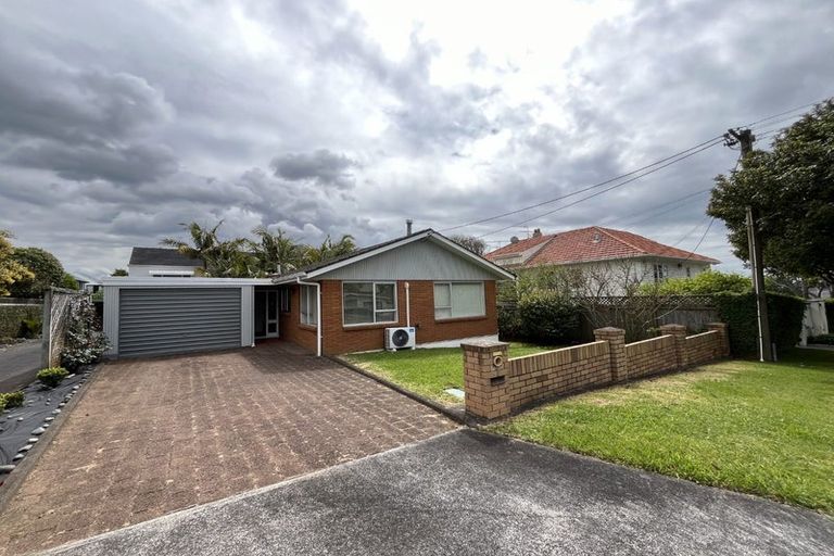Photo of property in 2/1 Sylvan Park Avenue, Milford, Auckland, 0620