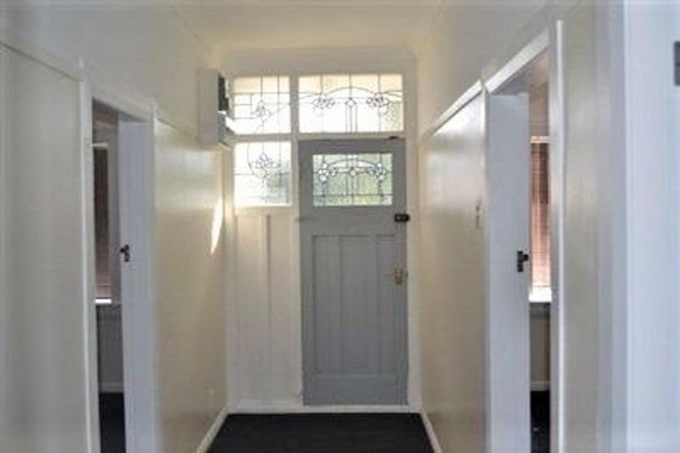 Photo of property in 33 Leighton Avenue, Waiwhetu, Lower Hutt, 5010