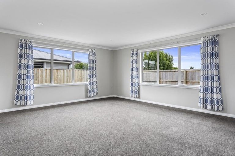Photo of property in 73 Kippenberger Avenue, Rangiora, 7400