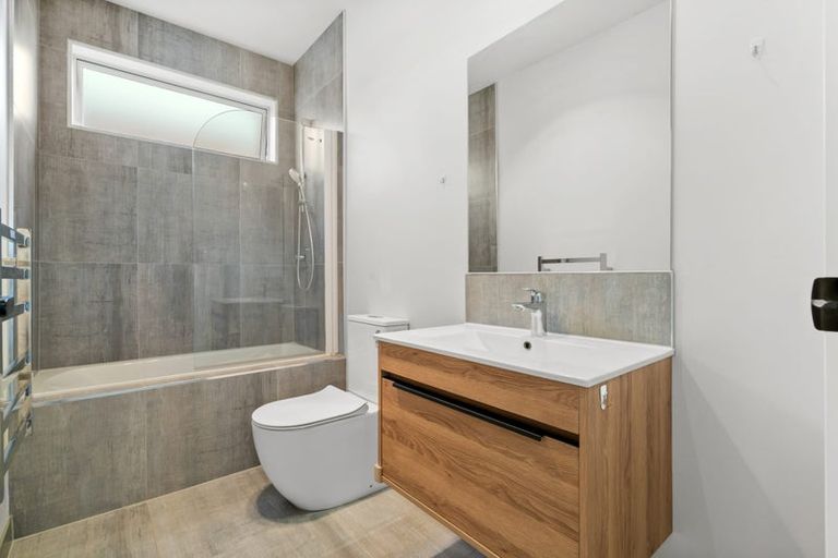 Photo of property in 6 Swamp Kauri Grove, Papakura, 2110