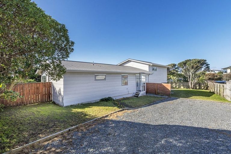 Photo of property in 128 Pikarere Street, Titahi Bay, Porirua, 5022
