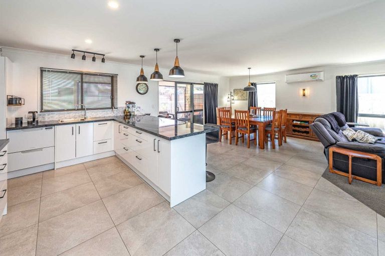 Photo of property in 15 Jackson Street, College Estate, Whanganui, 4500