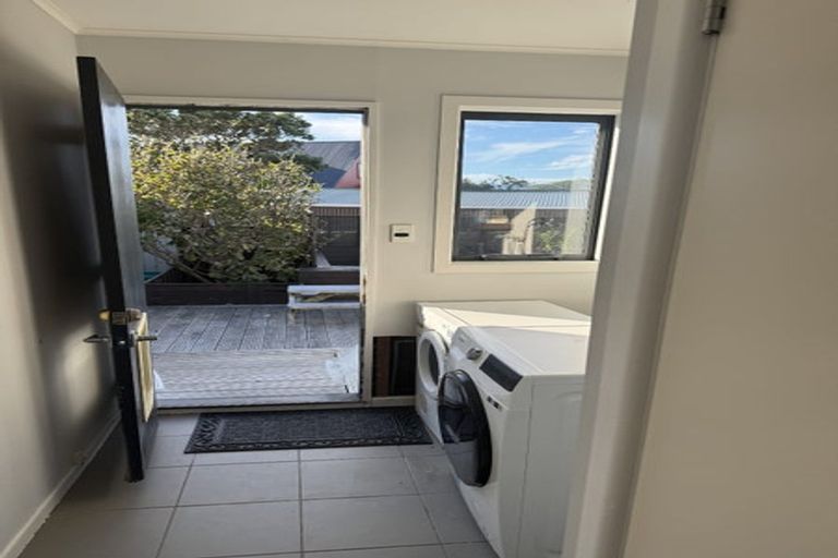 Photo of property in 158 Akaroa Drive, Maupuia, Wellington, 6022