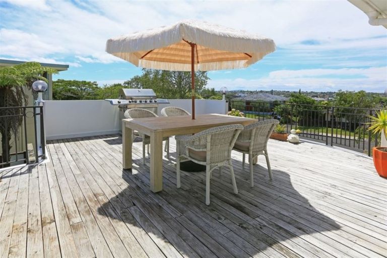 Photo of property in 4 Eyre Street, Henderson, Auckland, 0612