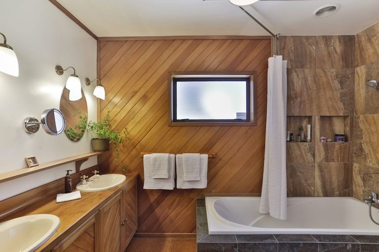 Photo of property in 55 Tanekaha Road, Titirangi, Auckland, 0604