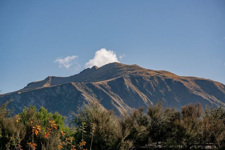 Photo of property in 16 Briar Bank Drive, Wanaka, 9305