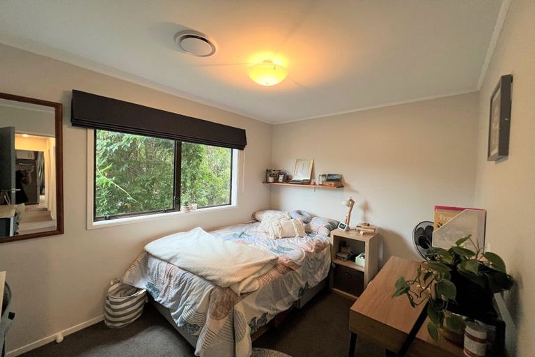 Photo of property in 16 Panzic Place, Glen Eden, Auckland, 0602