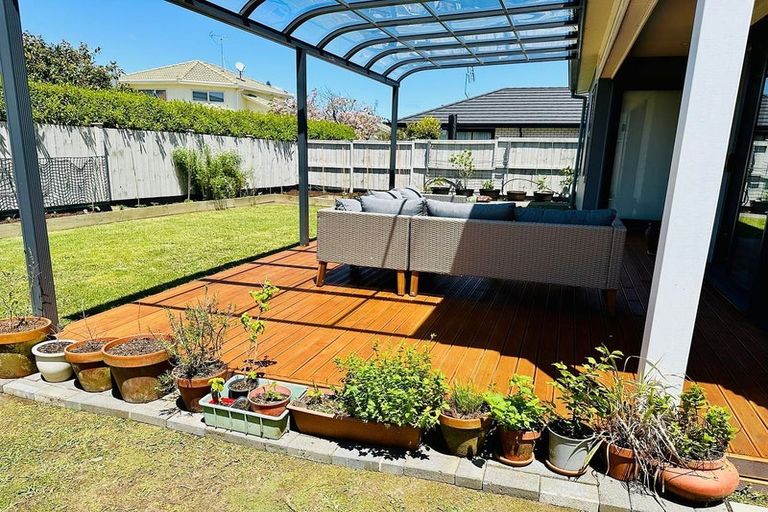 Photo of property in 54 Waituarua Drive, Takanini, 2112