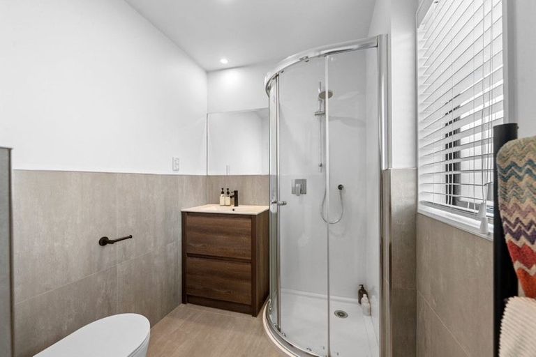 Photo of property in 15 Korama Lane, New Lynn, Auckland, 0600