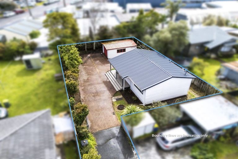 Photo of property in 2/391 West Coast Road, Glen Eden, Auckland, 0602