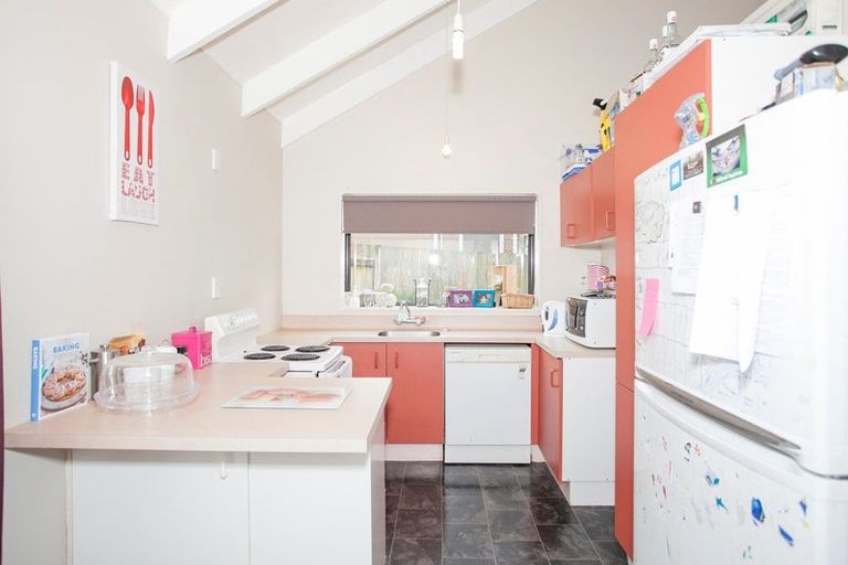 Photo of property in 79 Hillcrest Drive, Kelvin Grove, Palmerston North, 4414