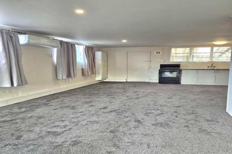 Photo of property in 8 Sabot Place, Massey, Auckland, 0614